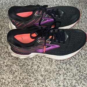 DNA brooks running shoes